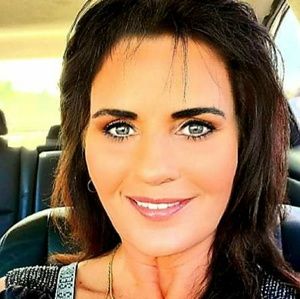 Meet your Posher, Debbie